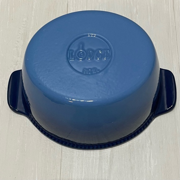*RARE* Lodge Enamel Covered Cast Iron Chicken Dutch Oven Blue 2QT *RARE* - Picture 6 of 10